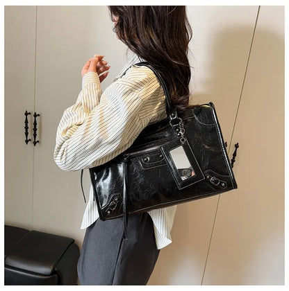 Riley Urban Shoulder Bag | Zip-Detail Moto City Bag