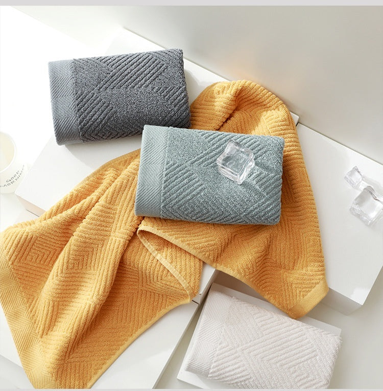Cotton Textured Bath Towel Set With Geometric Pattern